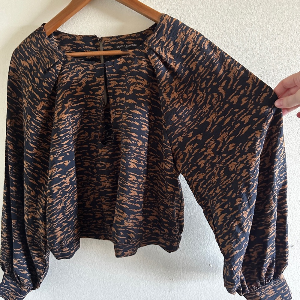 Banana Republic Animal print puff sleeve blouse.